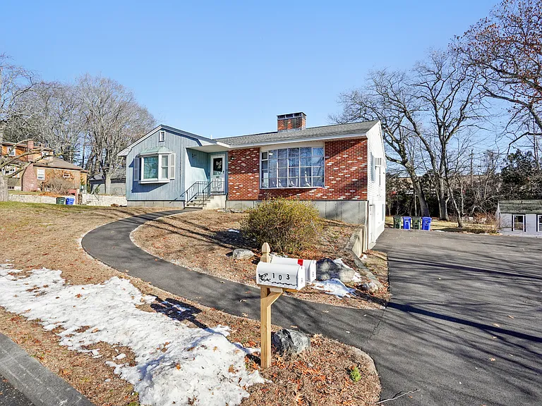 103 Portsmouth Ave #B — Photo 2