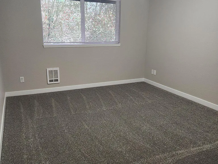 12526 Meridian Ave S #4 — Photo 8