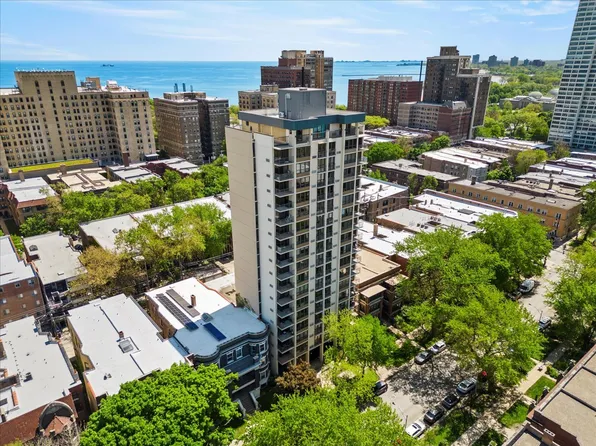5471 S Hyde Park Blvd APT 10B, Chicago, IL 60615
