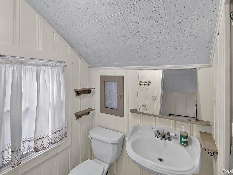 536 S Minerva Ave, photo 23