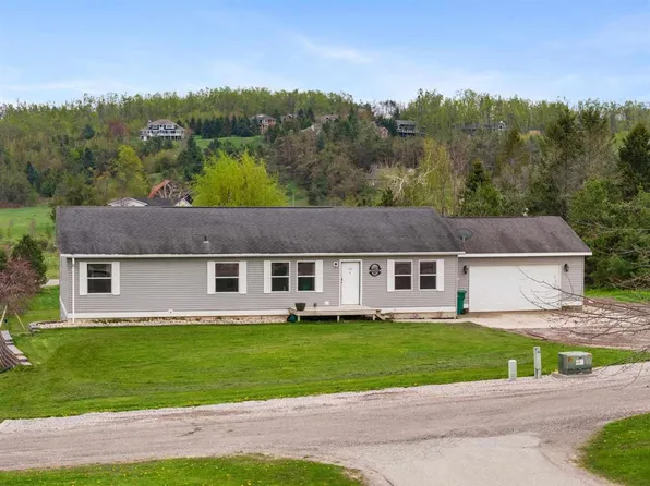 338 Boyer Rd, Petoskey, MI 49770