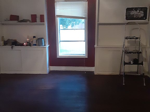 3rd image of 309 E Crafton St