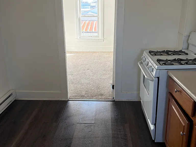 104 W Green St #3 — Photo 6