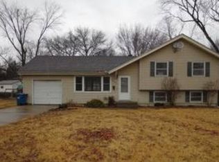 2804 NE 63rd St, Gladstone, MO 64119
