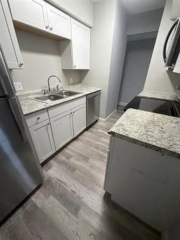 76 Carriage Ln #7 — Photo 3