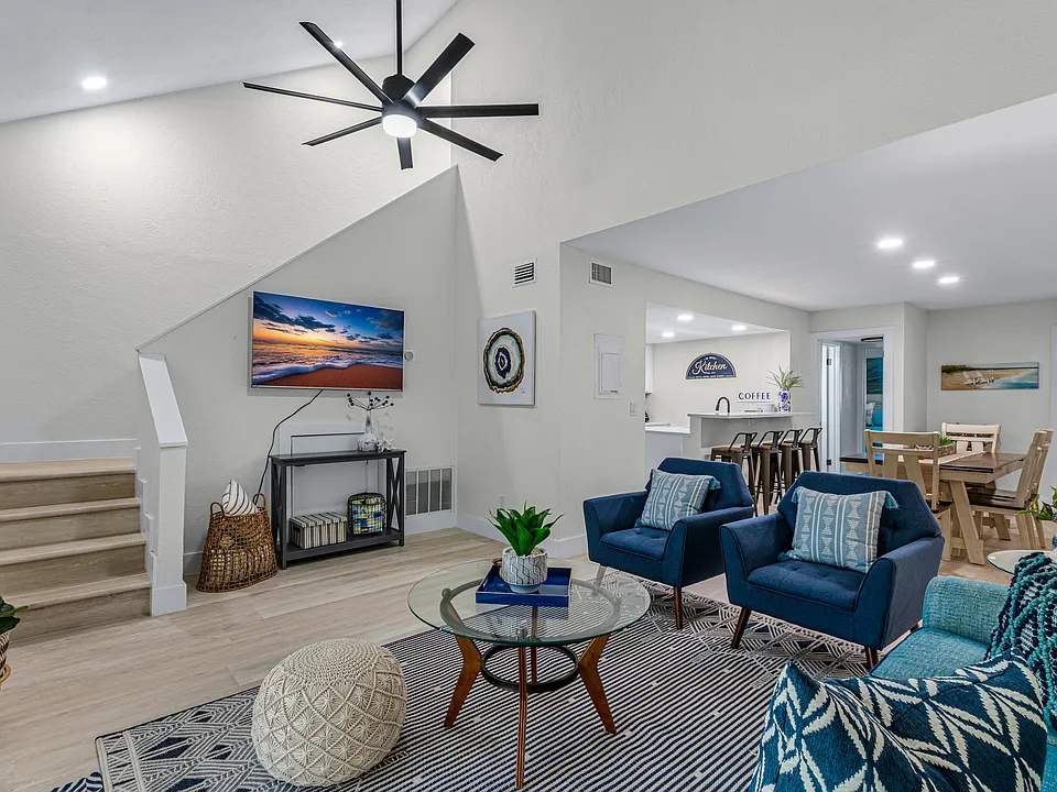 Windjammer Ln
