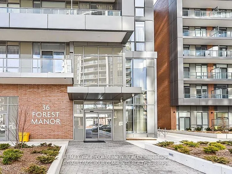 36 Manor Rd E #1302 — Photo 2
