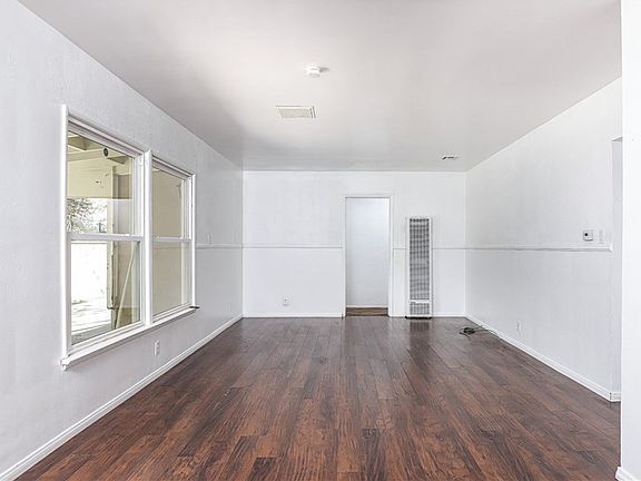 4th image of 44133 Hardwood Ave