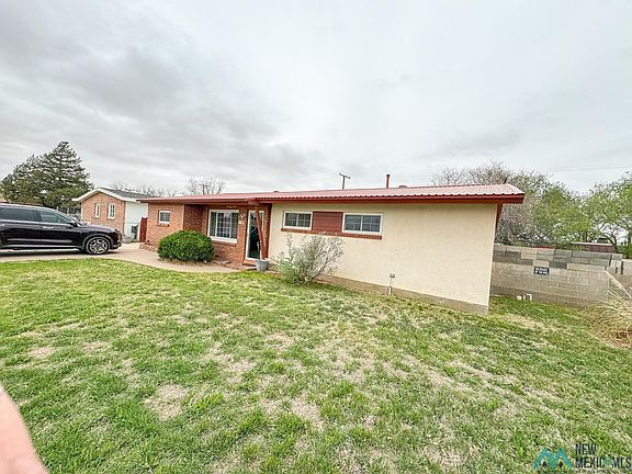3rd image of 1408 W Hermosa Dr