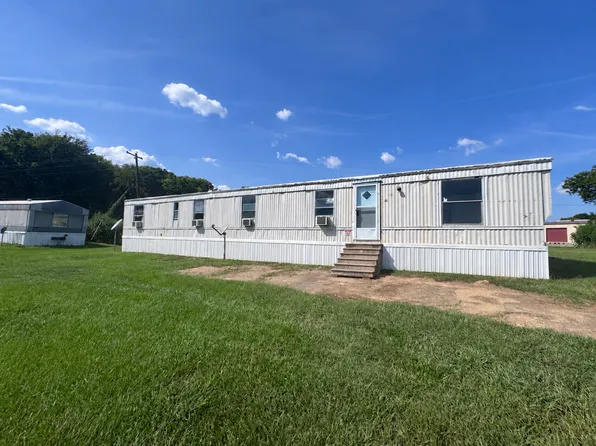 102 Lakewater Dr, Tallassee, AL