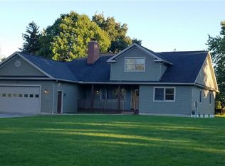 555 Pleasant View Dr, Lancaster, NY 14086