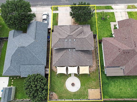 2nd image of 2122 Encino Dr