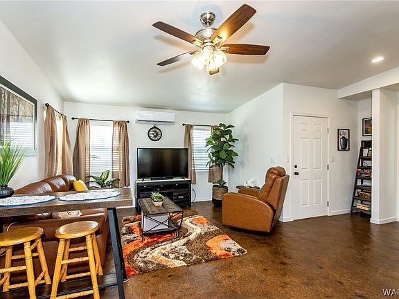 4th image of 592 Malibu Circle