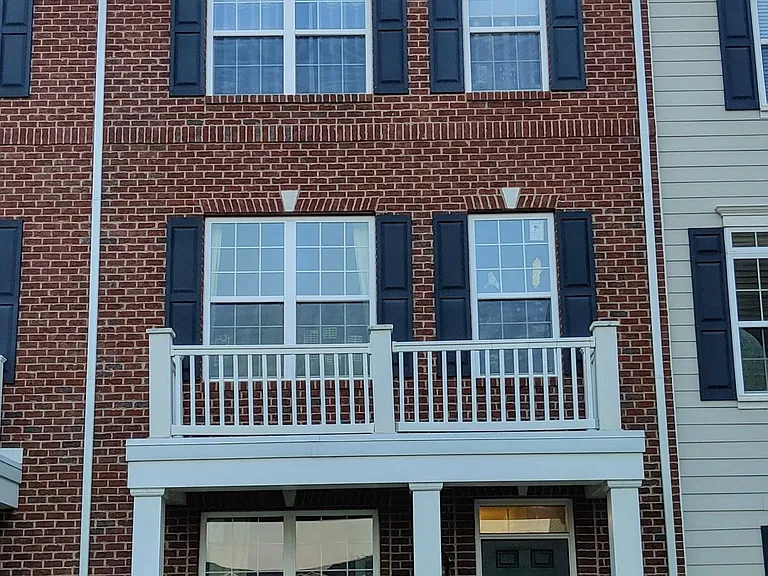 1335 Parish Ave — Photo 2