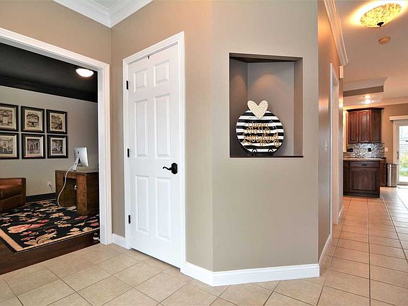 3rd image of 10201 Club House Dr