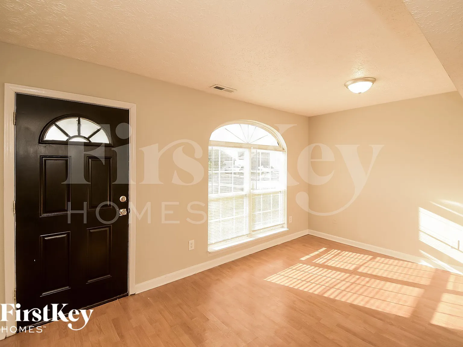 4 bed, 3.0 bath, 1816 sqft, $2,115 — Photo 2