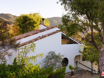 25620 Nebo Dr, Monte Nido, CA, 91302