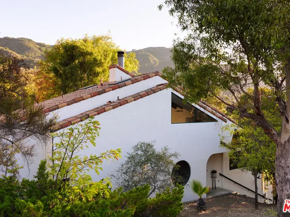 25620 Nebo Dr, Monte Nido, CA 91302