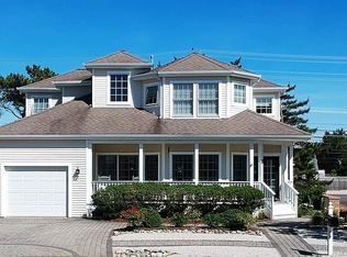 2 Hideaway Dr, Brant Beach, NJ 08008