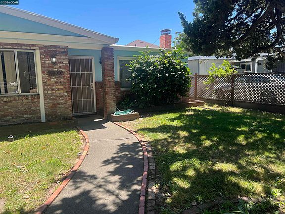 3rd image of 1700 Moraga Dr
