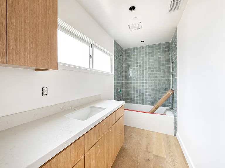 4285 La Salle Ave — Photo 9