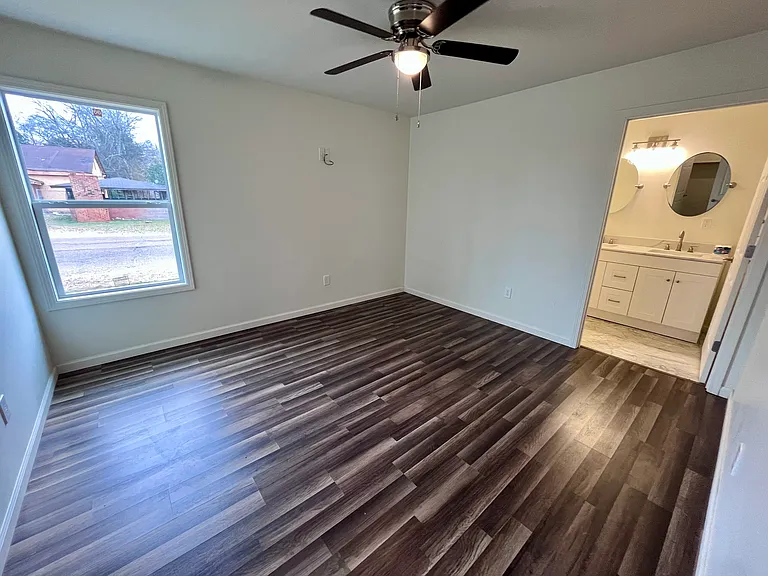 2430 College St — Photo 4