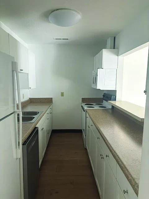 2 bed, 878 sqft, $1,350 — Photo 3
