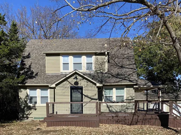562 NW 62nd St, Topeka, KS 66617