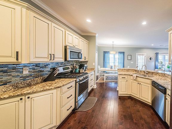 5th image of 1002 Maxton Park Ln