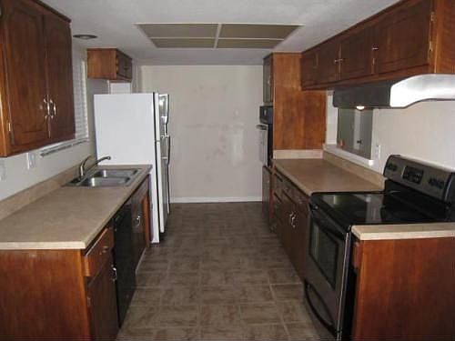 3rd image of 554 W Monte Vista Ave