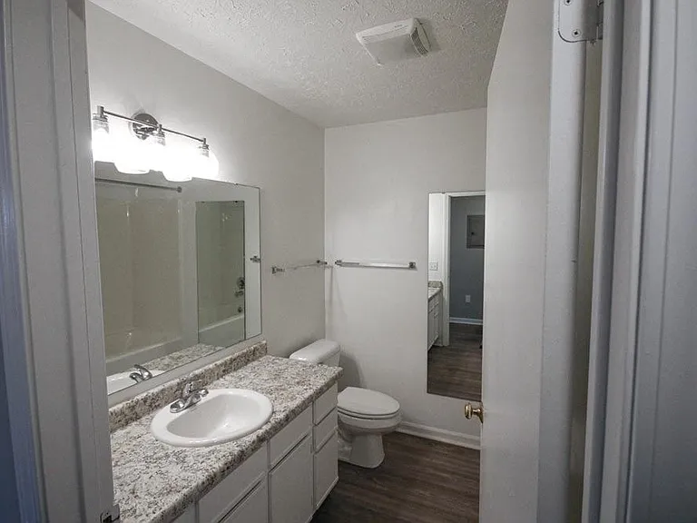 Hazelton Apartments — Photo 17