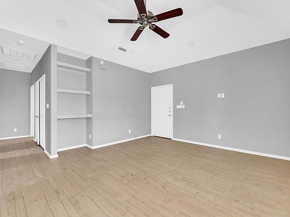 3rd image of 2704 E Eisenhower Ave #27043