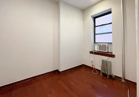 Rented by Kahen Properties | media 25