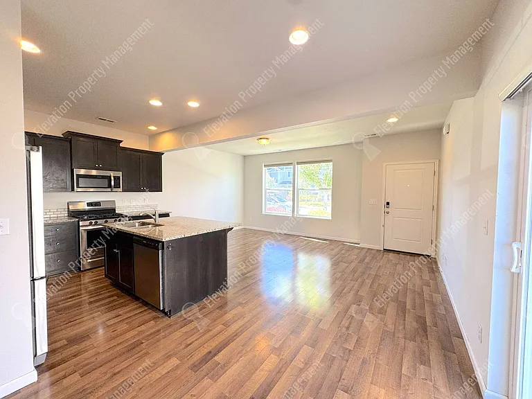20570 SE Cameron Ave — Photo 4