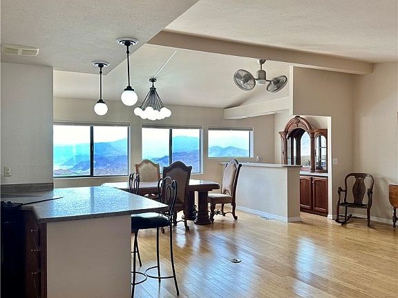 4th image of 564 Lake Michigan Ln