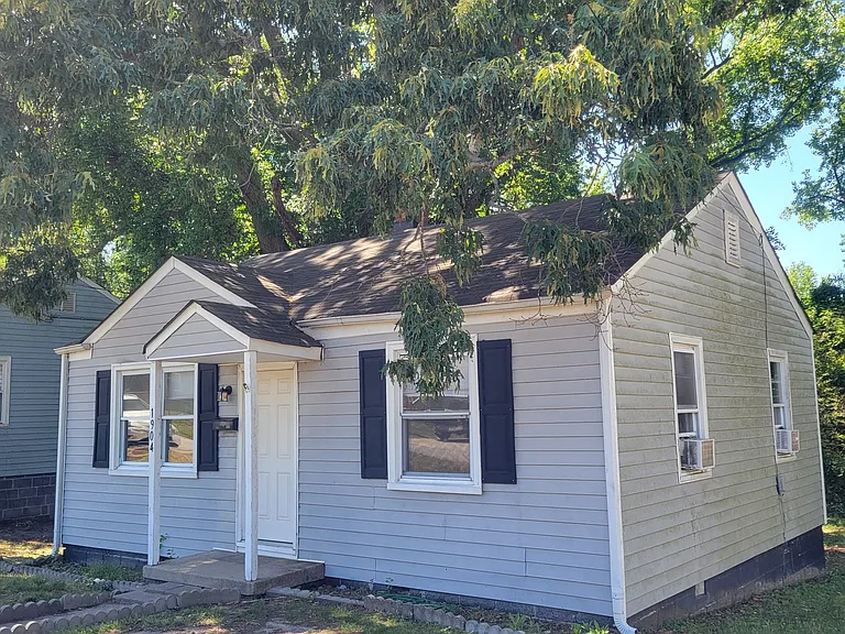 1904 Wakefield Ave — Photo 1