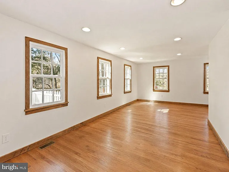 326 Walker Rd — Photo 18