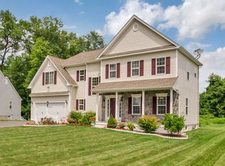 32 Estuary Dr, Windsor, CT 06095