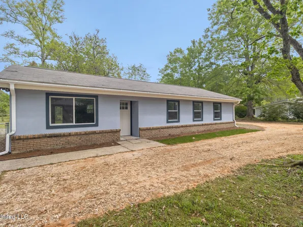 100 Dogwood Cir, New Augusta, MS 39462