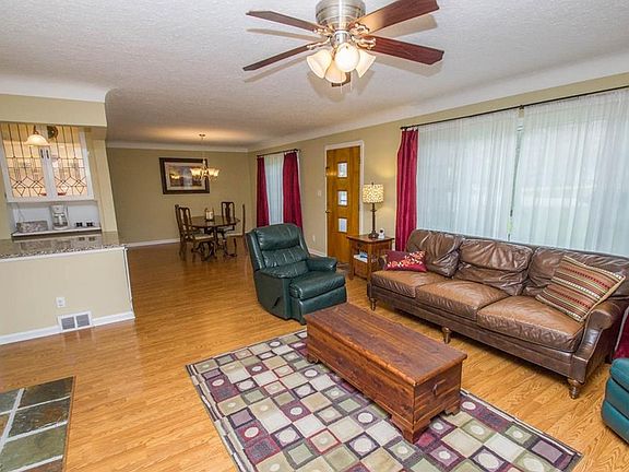 3rd image of 26324 Hilliard Blvd