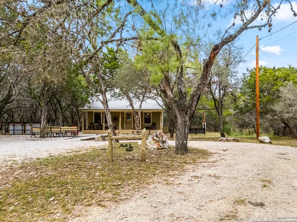 1367 CR 348, ConCan, TX 78801