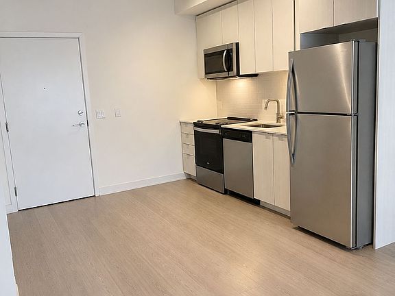 2nd image of 859 The Queensway #319