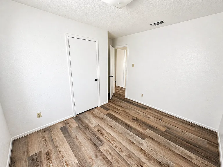 104 W Anderson Ave #B — Photo 6