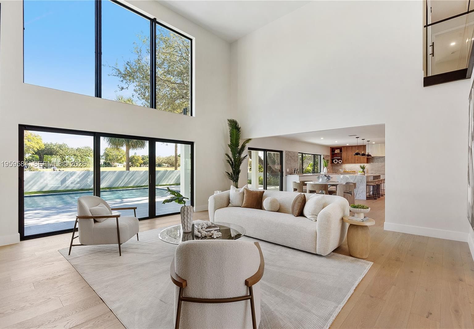 868 Country Club Dr