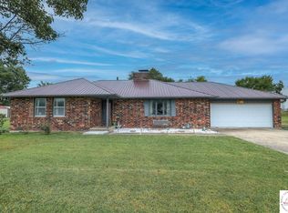 402 E Meadowlark Dr, Clinton, MO 64735