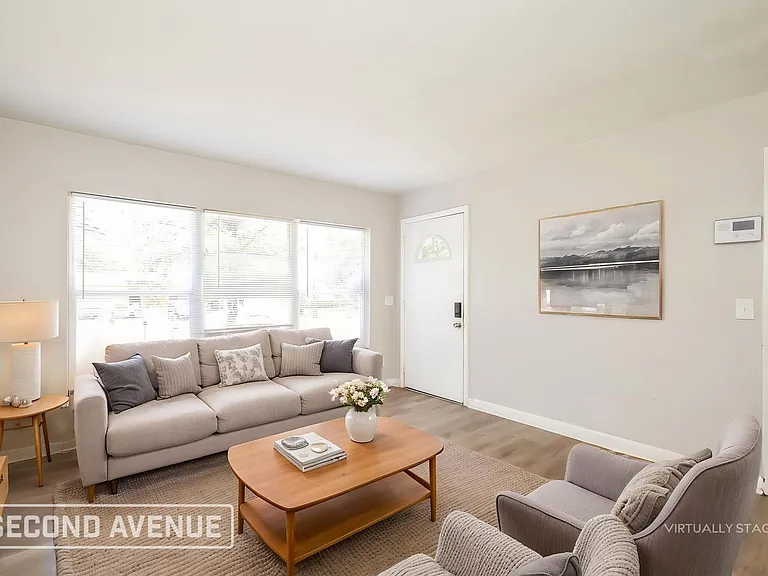3015 Lansdell Dr — Photo 2