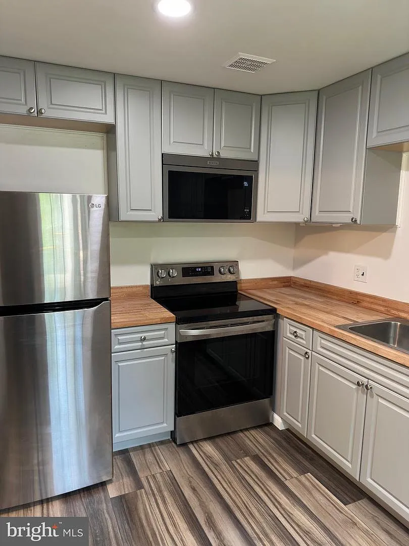 4000 Gypsy Ln Unit 420D photo 1