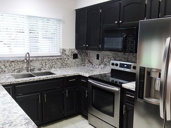 4th image of 981 E Edgemont Dr