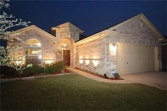 1st image of 15418 Hyde Park Dr
