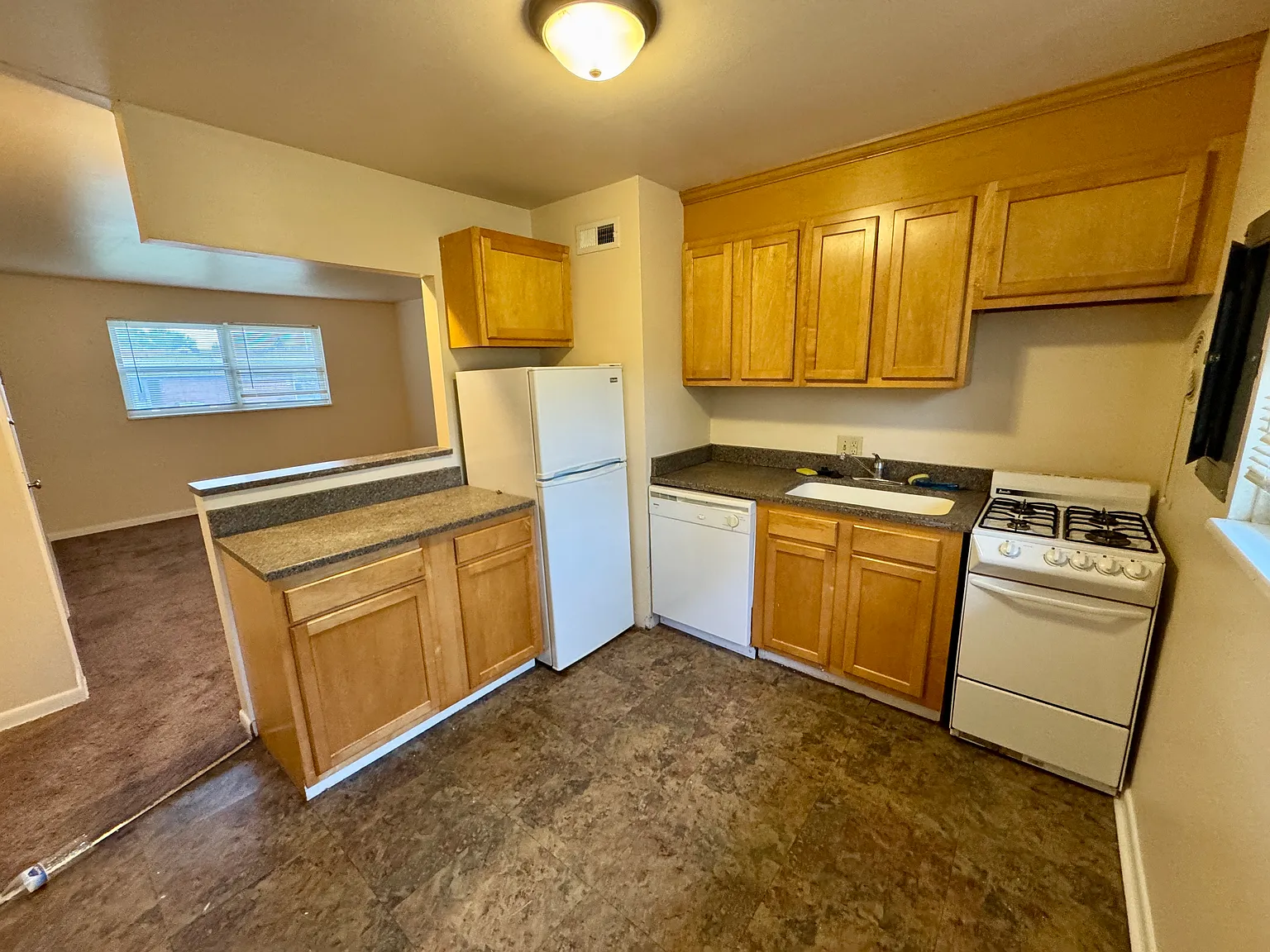 2 bed, 800 sqft, $1,200 — Photo 3